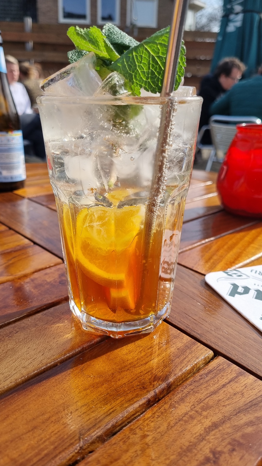 De Pomp in Utrecht West: op het terras in de zon