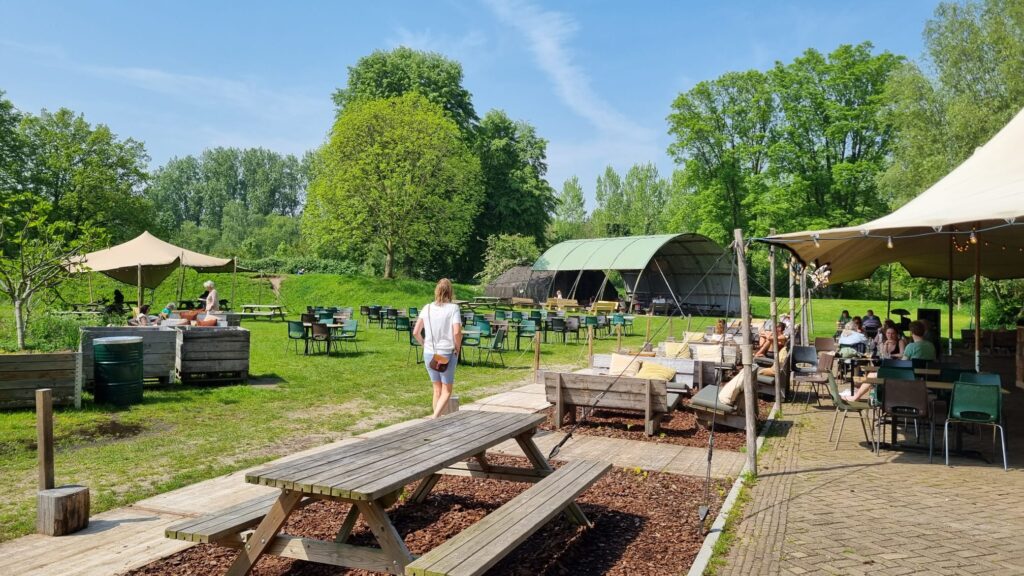 Fort aan de Klop, aan rivier de Vecht, terras in Utrecht