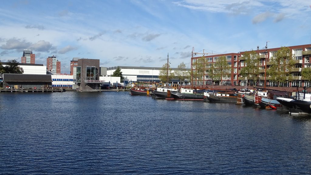 Veilinghavenkade - boten en restaurants nabij Utrecht Centraal Station