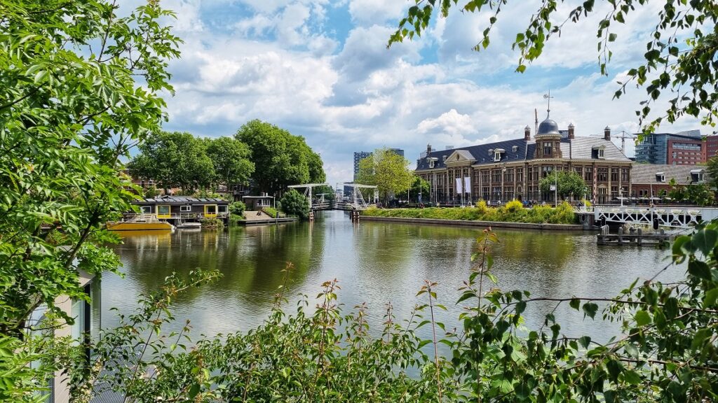 Muntgebouw Utrecht Lombok zwemsteiger bruggetje
