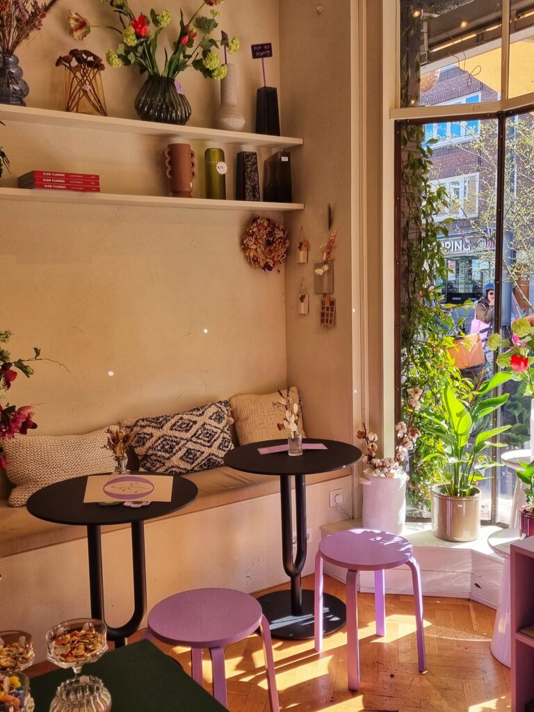 Fiore Utrecht, koffiebar en bloemenzaak aan Nachtegaalstraat in Utrecht Oost