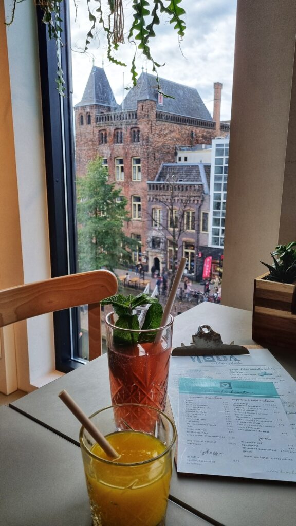 Lekker lunchen bij Noda in de bibliotheek (POST Utrecht) in Utrecht centrum; leuke lunchtip