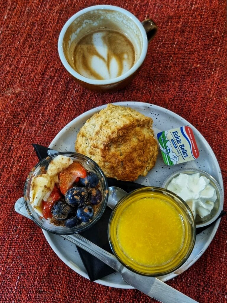 Rocking Chair, koffiebar Utrecht Vogelenbuurt, speelhoek in speelkamer, koffie en lunchen met kinderen in Utrecht tips
