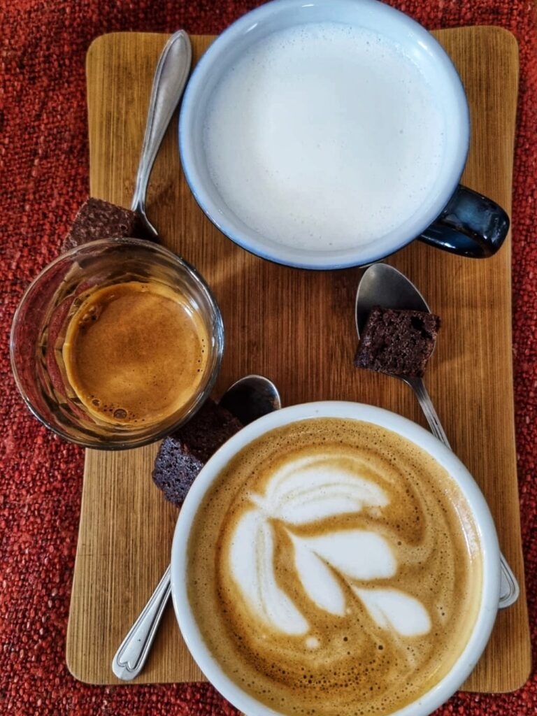 Rocking Chair, koffiebar Utrecht Vogelenbuurt, speelhoek in speelkamer, koffie en lunchen met kinderen in Utrecht tips