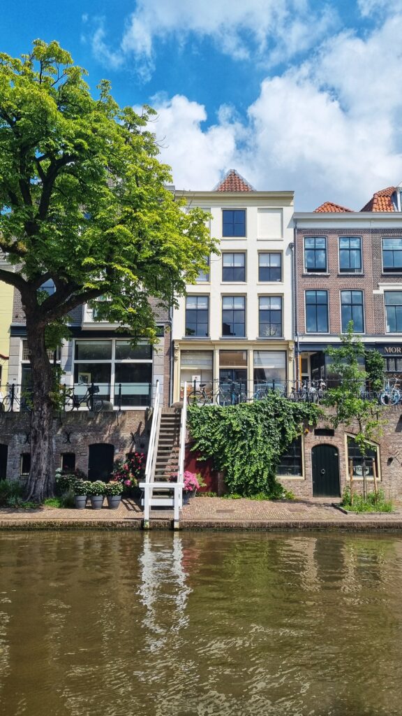 Oudegracht, canal, wharf cellars