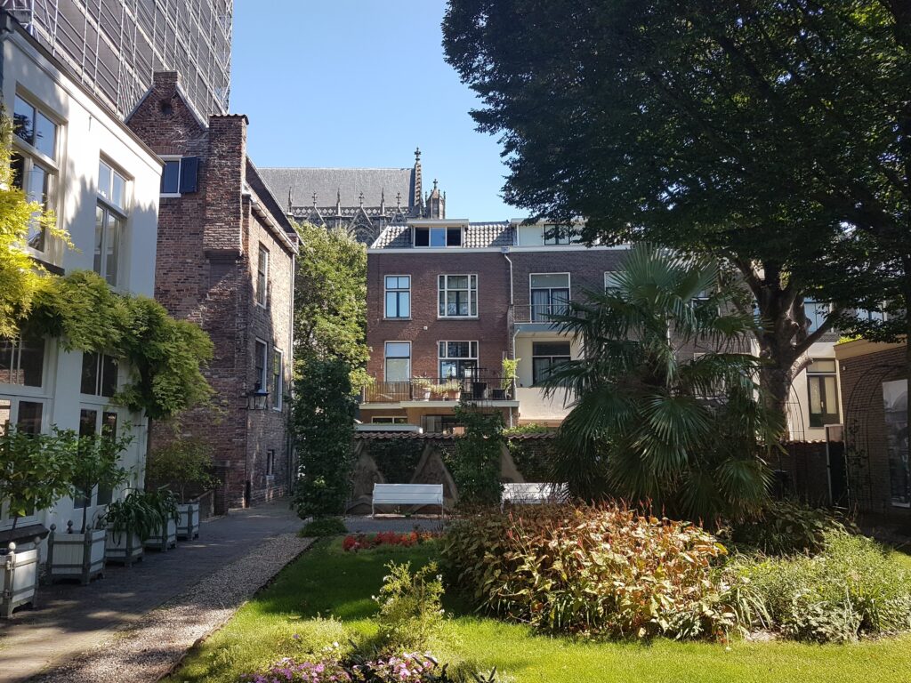 Flora's Hof (hidden-gem garden Dom Tower and Dom Church)