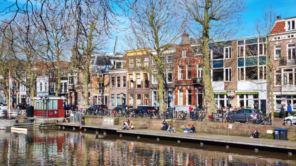 Het Muzieklokaal, sunny and waterside terrace at Weerdsingel locks in Utrecht Vogelenbuurt.