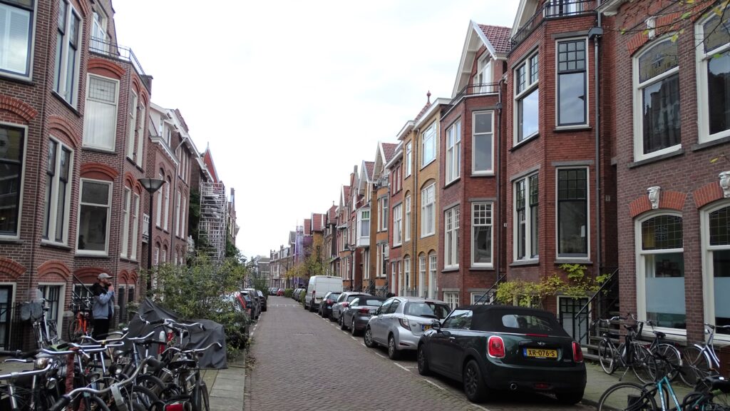 Obrechtstraat; Utrecht City Walk East; self-guided walking route Vogelenbuurt & Wittevrouwen