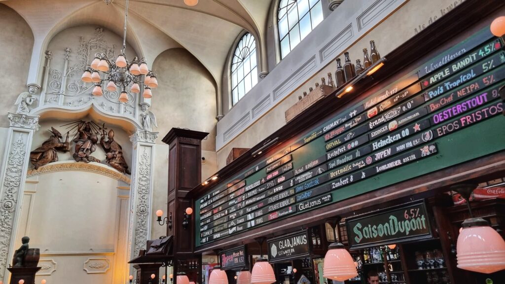 Belgian beer café Olivier: tip for dinner and drinks in this church in Utrecht city center