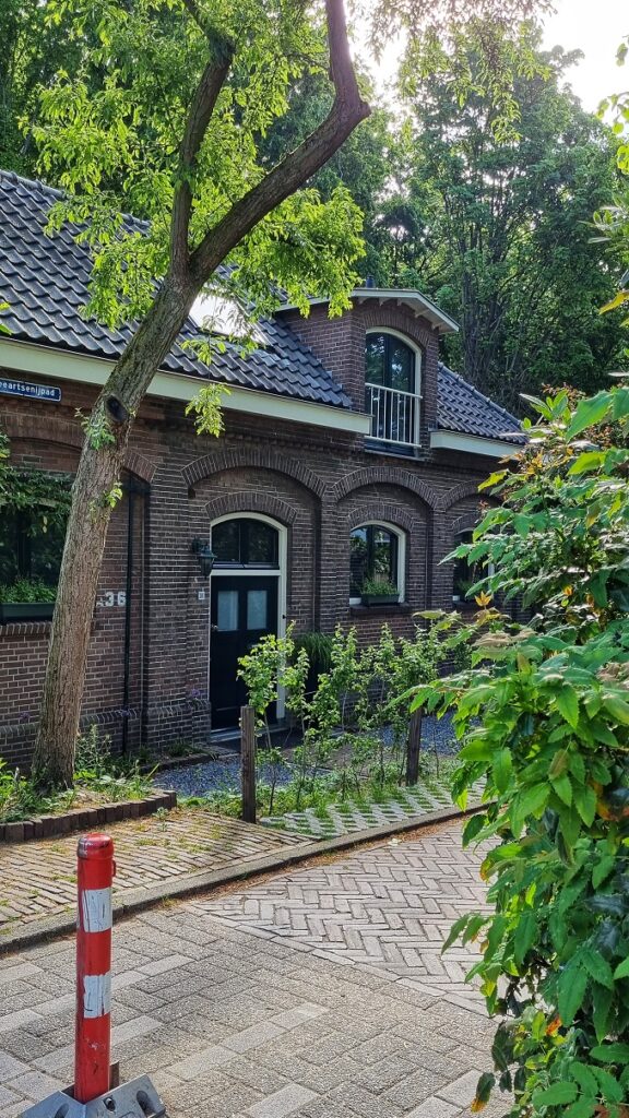 Veeartsenijpad; Utrecht City Walk East; self-guided walking route Vogelenbuurt & Wittevrouwen
