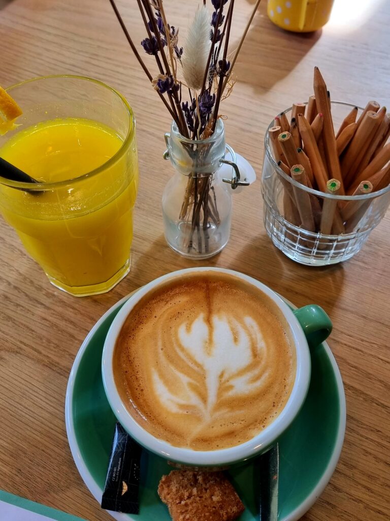 Anne & Max Domstraat; goede koffie, taart, lunch tip Utrecht centrum