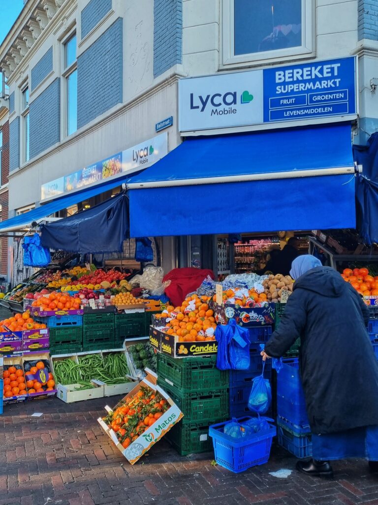 Bereket groentekraam op de Kanaalstraat in Utrecht Lombok