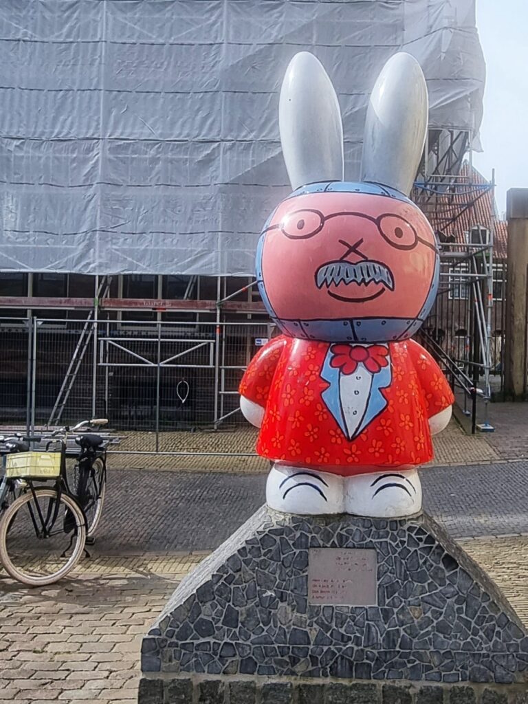 Nijntje Dick Bruna standbeeld op Mariaplaats, Utrecht centrum