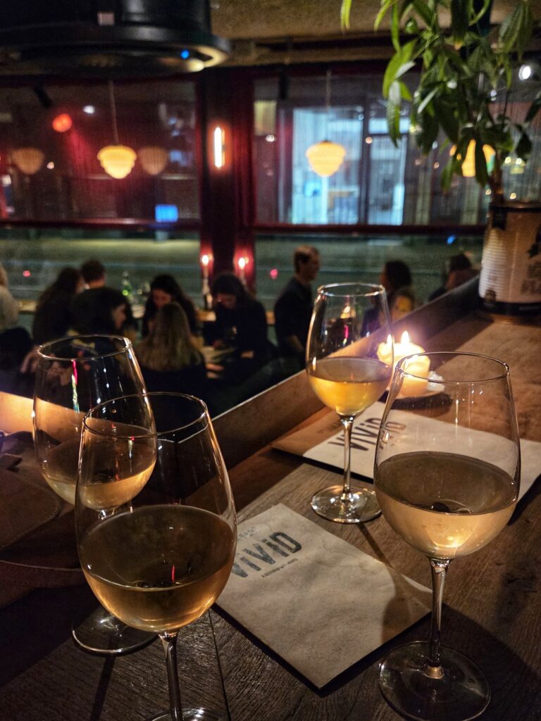Restobar Vivid: wijnbar Utrecht centrum: tips borrelen in Utrecht
